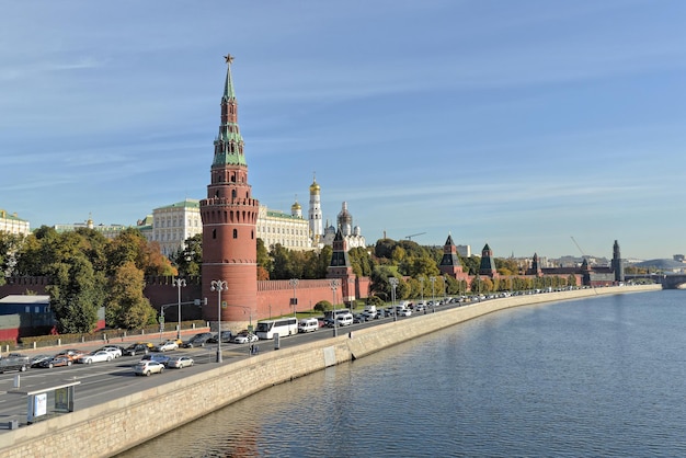 Kremlin de Moscou depuis la rivière de Moscou