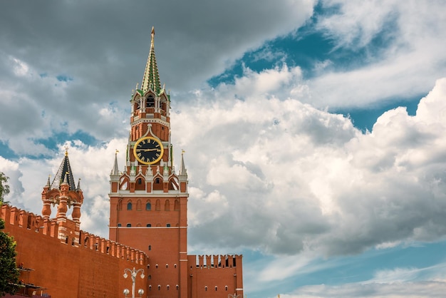 Le Kremlin de Moscou avec la tour Spasskaïa