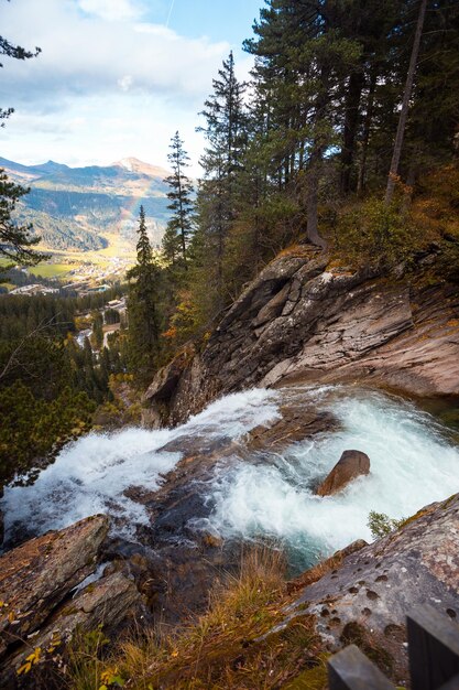 Photo krimmler wasserfalle magnifique paysage de montagne autriche