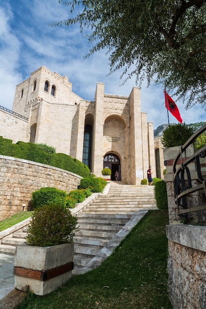 Photo kruja albanie national skanderbeg museum dans l'ancien château de kruja albanie