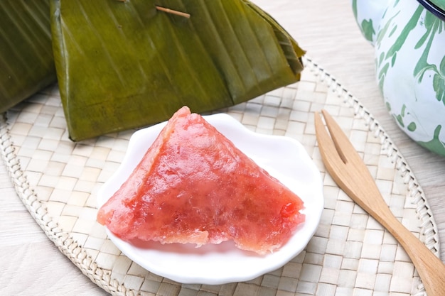 Kue Awug , collation traditionnelle indonésienne, à base de perles de tapioca, de noix de coco râpée et de sucre