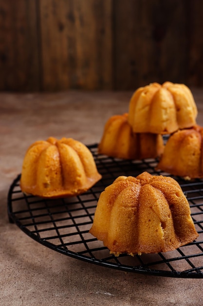 Kue citron Mini gâteaux Bundt au citron garnis de glaçage au citron