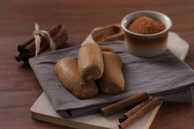 Kue Gambang ou Ganjel Rel Gâteau traditionnel indonésien