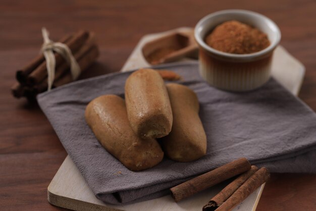 Kue Gambang ou Ganjel Rel Gâteau traditionnel indonésien