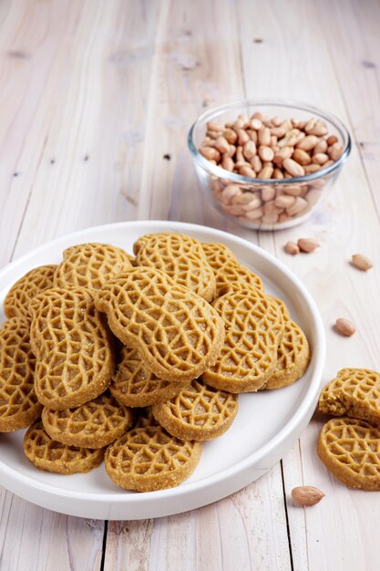 Kue kering kacang ou biscuits au beurre d'arachide Fabriqué à partir de farine de confiture d'arachide en forme de peau d'arachide