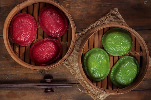 Kue ku ou kue thok ou ang ku kueh ou gâteau de tortue rouge chinois est fabriqué à partir de farine de riz gluant