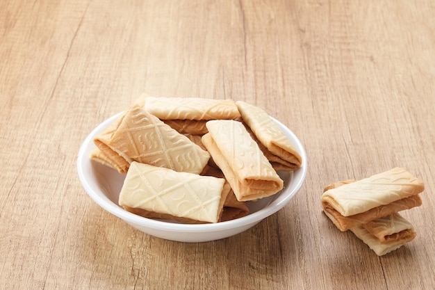 Kue Lempit ou Kue Kapit snack traditionnel indonésien croustillant et sucré