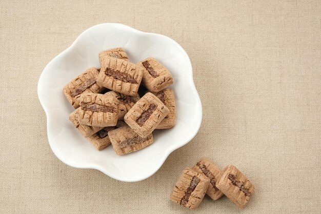 Kue Sagu ou Sago Bites biscuits sains faits à partir de farine de sago tapioca farine de chocolat