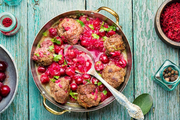 Kufta à la sauce aux cerises