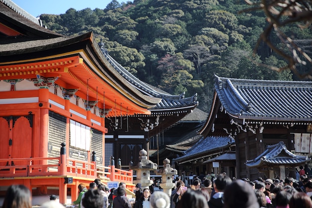 Kyoto - 31 Décembre : Les Touristes Visitent Le Temple Kiyomizu Le 31 Décembre 2016 à Kyoto, Au Japon.