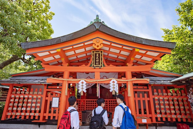 Photo kyoto, japon mai - 22, 2019 : sanctuaire fushimi inari, kyoto, japon