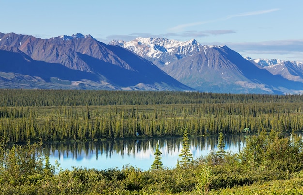 Lac sur l'Alaska