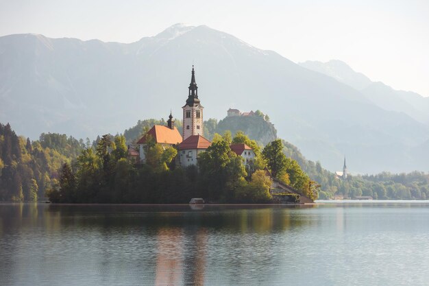 Le lac alpin de Bled en Slovénie