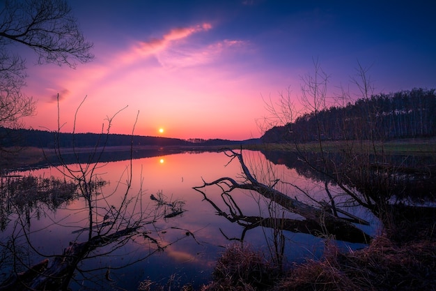 Lac au coucher du soleil