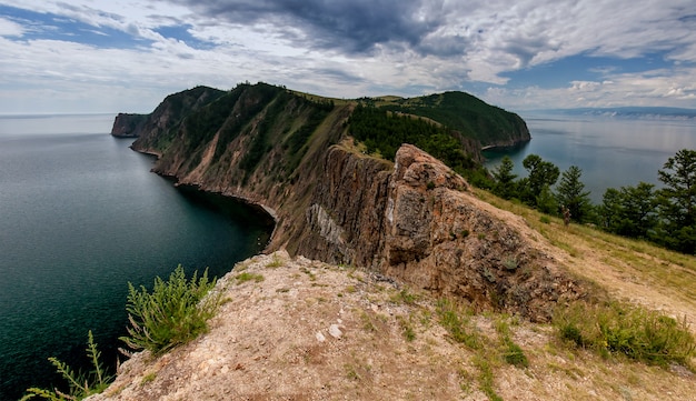 Photo lac baïkal, île d'olkhon, cap khoboy, été, tourisme, voyage, paysage, journée, panorama