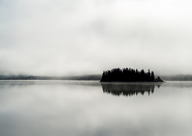 Photo lac de brouillard du fjord de norvège