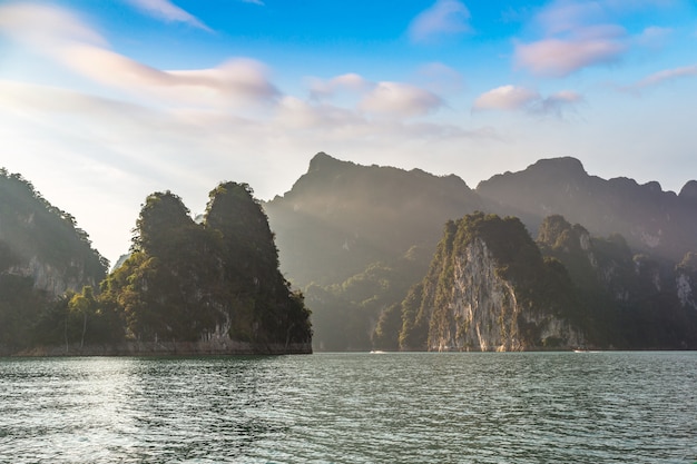 Lac Cheow Lan en Thaïlande