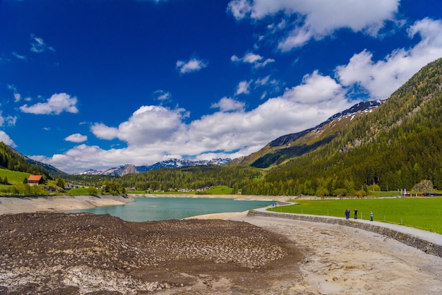 Lac de cristal bleu Davos Davosersee Grisons Suisse