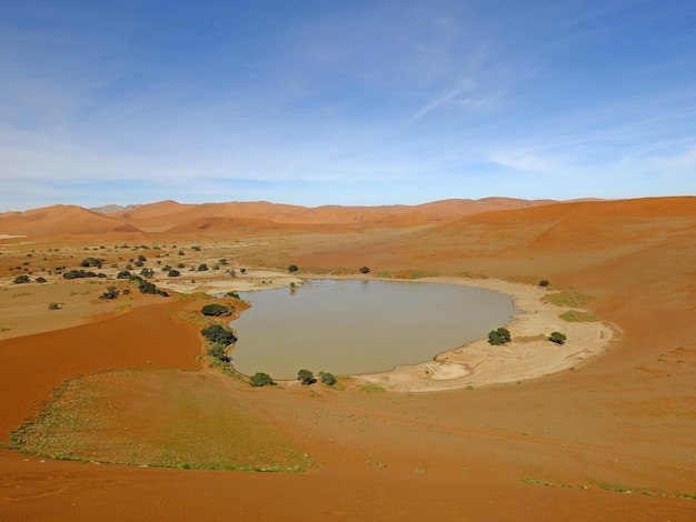 Le lac dans les dunes du désert du Namib Sossusvlei Namibie