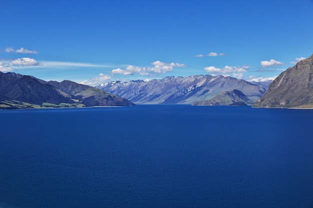 Le lac dans les montagnes de l'île du sud, Nouvelle Zélande