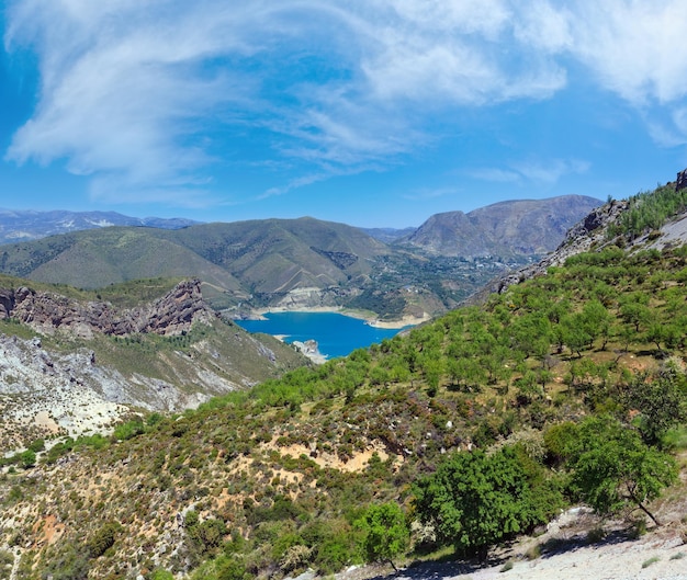 Lac dans la Sierra Nevada Espagne