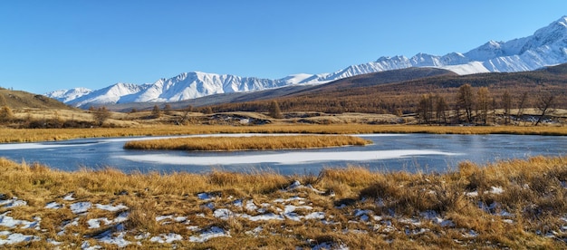 Lac Dzhangyskol sur le plateau d'Estikel République de l'Altaï Sibérie Russie