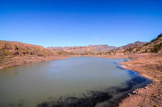 Lac d'eau sombre à Gran Canaria