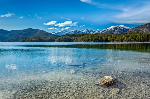 Le lac Eibsee, en Allemagne