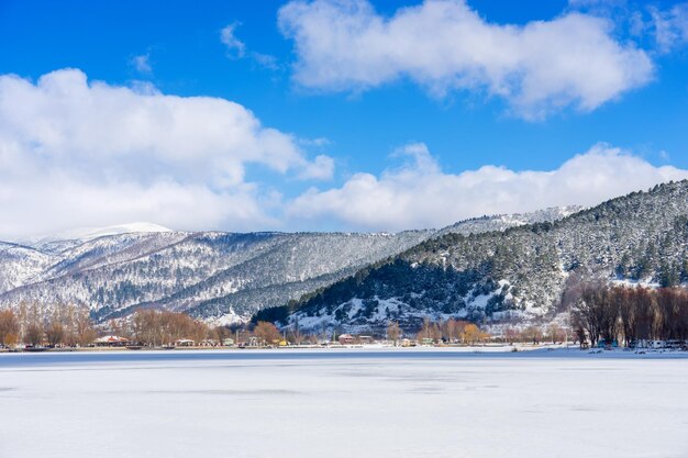 Lac gelé de Golcuk. Paysage enneigé. Bozdag, Izmir - Turquie