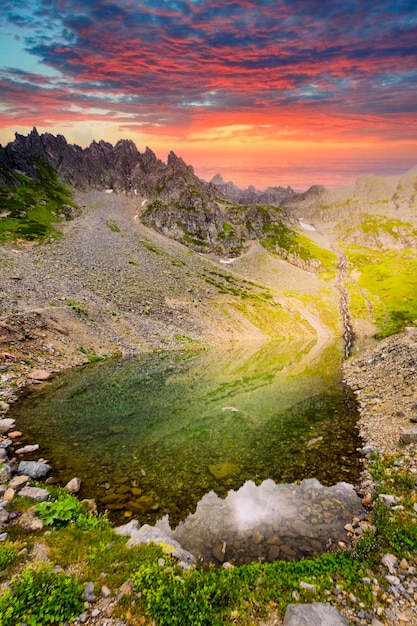 Le lac glaciaire d'Avusor Le lac du cœur dans les montagnes de Kackar Le plateau d'Avusor Rize Turquie