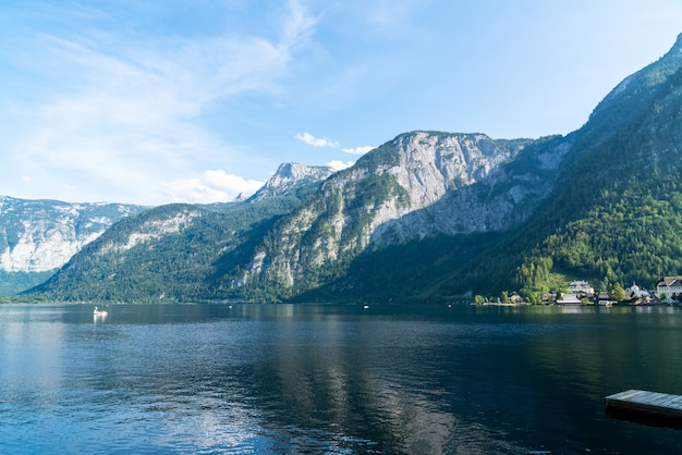 Lac Hallstatter dans les Alpes autrichiennes