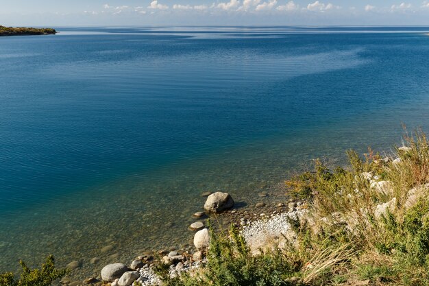 Lac Issyk-kul, Kirghizistan, le plus grand lac du Kirghizistan