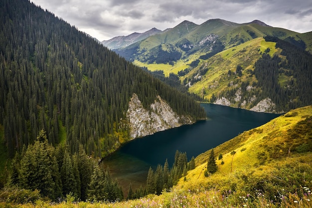 Lac Kolsai au Kazakhstan