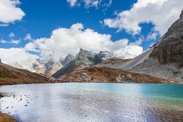 Lac de lait au parc national de Doacheng Yading, Sichuan, Chine