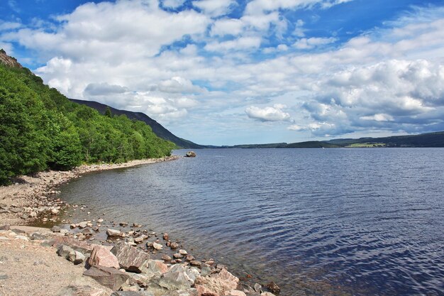 Le lac Loch Ness en Ecosse UK