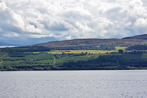 Le lac Loch Ness en Ecosse UK