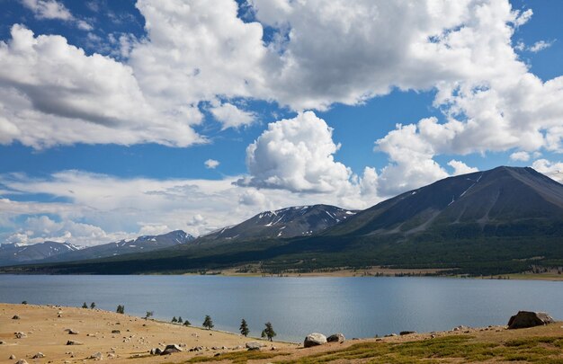 Lac en Mongolie