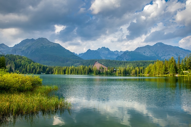 Lac de montagne dans les Hautes Tatras