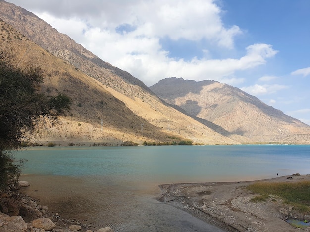 Lac de montagne Iskanderkul Tadjikistan