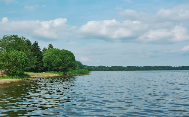 Lac Narach. Lac rive horizon eau berge nature ciel