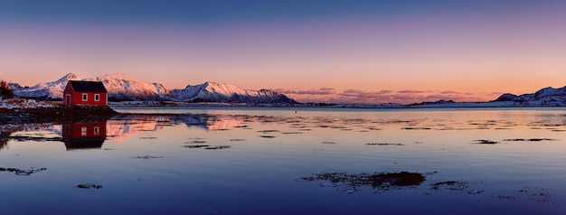 Lac de Norvège d'hiver