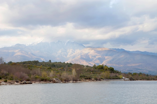 Lac paisible en Espagne