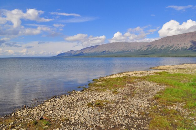 Lac sur le plateau de Putorana