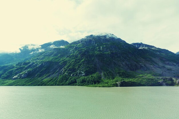 Lac Serenity dans la toundra de l'Alaska