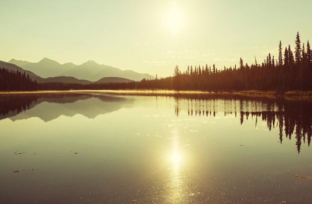 Lac Serenity dans la toundra de l'Alaska