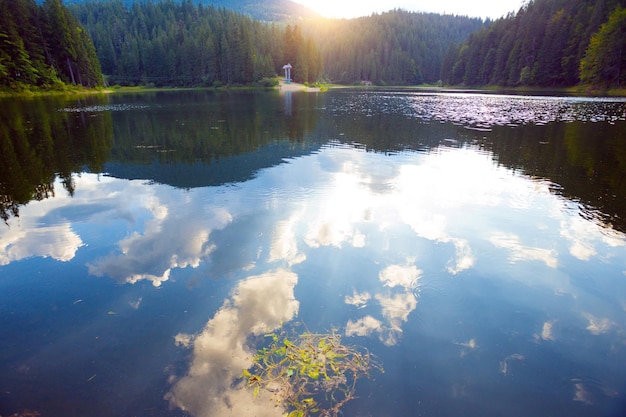 Lac Synevyr aux Carpates