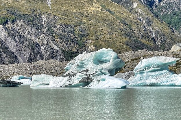 Le lac Taman et ses icebergs dans la vallée de Tasman dans le parc national du mont Cook