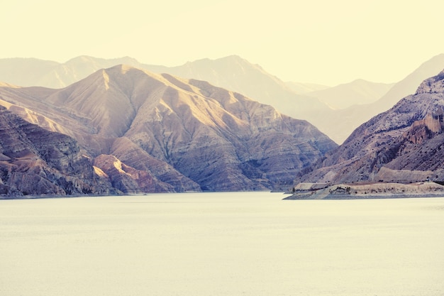 Lac en Turquie. Beaux paysages de montagnes.