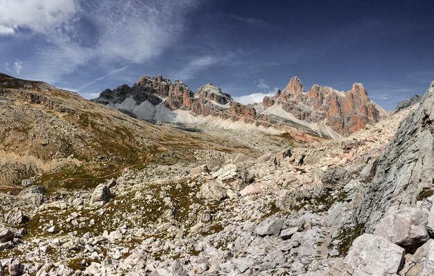 Lagazuoi dans les Dolomites sur le chemin vers le groupe Tofane Tyrol du Sud Italie