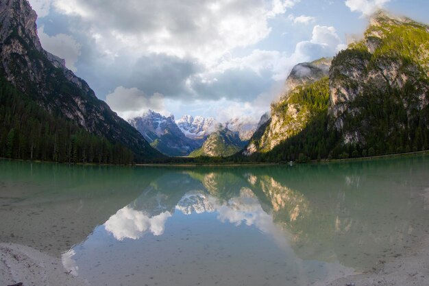 Photo le lago di landro est un lac